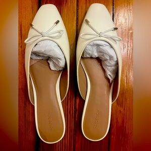 NWT Nordstrom brand Ivory Mules- Size 9